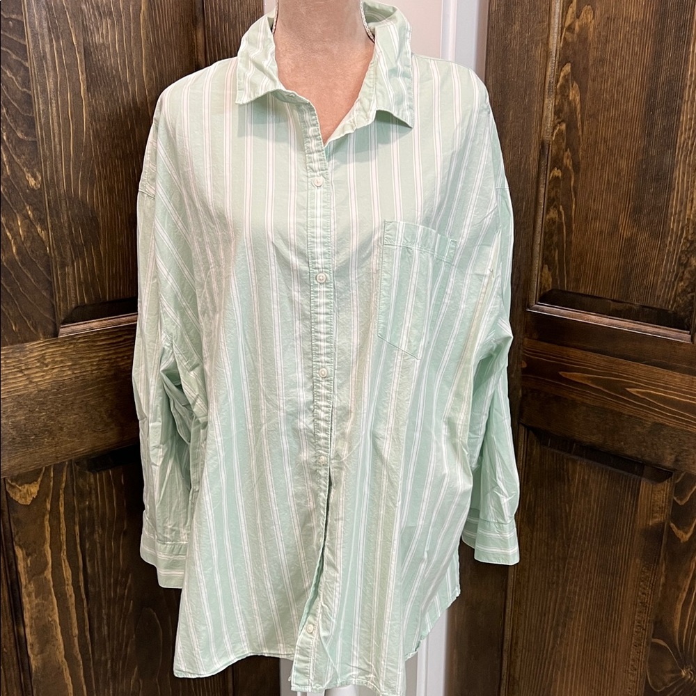 Old Navy Green and White Boyfriend Shirt